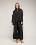 Set de pantalón con cintura elástica y camisa de manga murciélago, estilo oversize con botones dorados - Tantra Spain