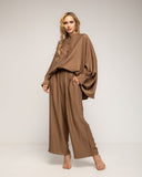 Set de pantalón con cintura elástica y camisa de manga murciélago, estilo oversize con botones dorados - Tantra Spain