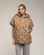 Chaleco acolchado oversize con capucha y cierre de clips en los laterales, y bolsillos.