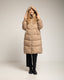 Abrigo acolchado con capucha no desmontable. Beige. - Tantra Spain