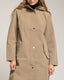 Abrigo impermeable con capucha y cierre de clip. Beige. - Tantra Spain