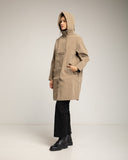 Abrigo impermeable con capucha y cierre de clip. Beige. - Tantra Spain