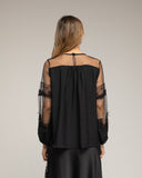 Blusa de gasa con mangas y hombros de tul y detalles de encaje. (BLACK) - Tantra Spain