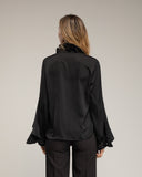 Blusa de raso con volantes en el cuello y puños. (NEGRA) - Tantra Spain