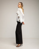 Blusa de raso con volantes en el cuello y puños. (WHITE) - Tantra Spain