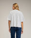 Blusa de rayas con bordado nido de abeja, cuelllo mao y manga corta. - Tantra Spain