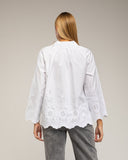 Blusa ovesize con bordados en las mangas y en la parte inferior, mangas acampanadas. - Tantra Spain