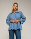 Blusa ovesize con bordados en las mangas y en la parte inferior, mangas acampanadas. - Tantra Spain