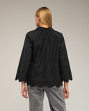 Blusa ovesize con bordados en las mangas y en la parte inferior, mangas acampanadas. - Tantra Spain