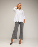 Blusa ovesize con bordados en las mangas y en la parte inferior, mangas acampanadas. - Tantra Spain