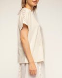 camiseta con detalle bordado en los hombros (Beige) - Tantra Spain