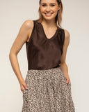camiseta manga corta cuello pico seda delante punto detras (Brown) - Tantra Spain