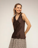 camiseta manga corta cuello pico seda delante punto detras (Brown) - Tantra Spain