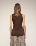 camiseta manga corta cuello pico seda delante punto detras (Brown) - Tantra Spain
