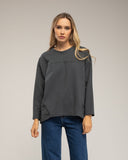 Camiseta oversize con cortes transversales y verticales. - Tantra Spain