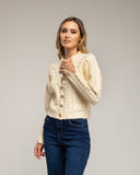 Chaqueta de punto de crochet con detalles de pompones y flores. (ECRU) - Tantra Spain