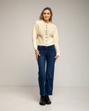 Chaqueta de punto de crochet con detalles de pompones y flores. (ECRU) - Tantra Spain
