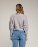 Chaqueta de punto de crochet con detalles de pompones y flores. (GRIS) - Tantra Spain