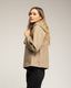 Chaqueta impermeable con capucha y bolsillos. Beige. - Tantra Spain