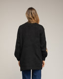 Chaqueta larga de punto con flores bordadas en las mangas y bolsillos frontales (NEGRO) - Tantra Spain