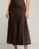 Falda midi de raso tipo A con aperturas laterales y encaje, cintura elástica (BROWN) - Tantra Spain