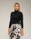 Falda midi de vuelo con seda, estampado de vaca, bolsillos y cintura elástica. - Tantra Spain