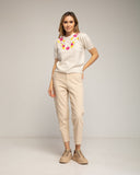 Jersey de manga corta con flores bordadas y frunce en el hombro (BEIGE) - Tantra Spain