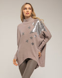 Jersey de punto fino amplio e irregular abajo, con estrellas de strass y cuello perkins - Tantra Spain