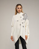 Jersey de punto fino amplio e irregular abajo, con estrellas de strass y cuello perkins - Tantra Spain