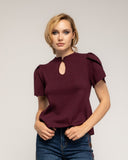 Jersey de punto fino con pliegues en los hombros y cuello con apertura con boton - Tantra Spain