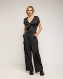 Pantalon de raso, de corte recto con bolsillos tipo cargo y frontales - Tantra Spain
