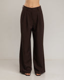 Pantalon de vestir corte recto con pinzas, amplio, y bolsiilos. - Tantra Spain