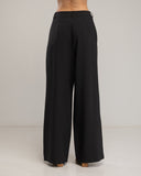 Pantalon de vestir corte recto con pinzas, amplio, y bolsiilos. - Tantra Spain