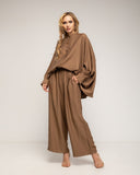 Set de pantalón con cintura elástica y camisa de manga murciélago, estilo oversize con botones dorados - Tantra Spain