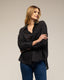 tantra mujer, Camisa de manga larga con textura y bolsillo en el frontal - Tantra Spain