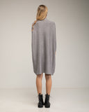 Vestido amplio de canale con cuello perkins y ajustado en las mangas. - Tantra Spain