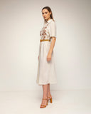 vestido camisero con bordados de flores en el pecho y en los lados (Beige) - Tantra Spain