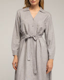 Vestido camisero de punto largo con bolsillos en el pecho y cinturon. (GREY) - Tantra Spain