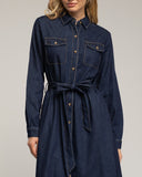 Vestido camisero midi con bolsillos en el pecho, falda de vuelo y cinturon. (DARKDENIM) - Tantra Spain