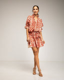 Vestido corto estampado con botones, cuello mao y cintura elástica y cinturón - Tantra Spain