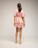 Vestido corto estampado con vuelo, frunce en la cintura y mangas con volantes (PINK) - Tantra Spain