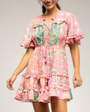 Vestido corto estampado con vuelo, frunce en la cintura y mangas con volantes (PINK) - Tantra Spain