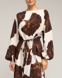 Vestido largo de flores con cuello cuadrado y tiras atrás. (MARRON) - Tantra Spain