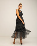 Vestido largo de plumeti con cuello pico y detalles. - Tantra Spain