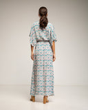 Vestido largo estampado animal paisley , con cuello cruzado, cintura fruncida y aperturas a los lados - Tantra Spain