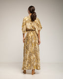 Vestido largo estampado animal print , con cuello cruzado, cintura fruncida y aperturas a los lados - Tantra Spain