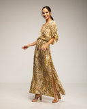 Vestido largo estampado animal print , con cuello cruzado, cintura fruncida y aperturas a los lados - Tantra Spain