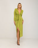 Vestido largo liso drapeado con escote. - Tantra Spain