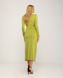 Vestido largo liso drapeado con escote. - Tantra Spain