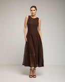 Vestido largo sin mangas de encaje con textura, falda de vuelo con pinzas. (BROWN) - Tantra Spain